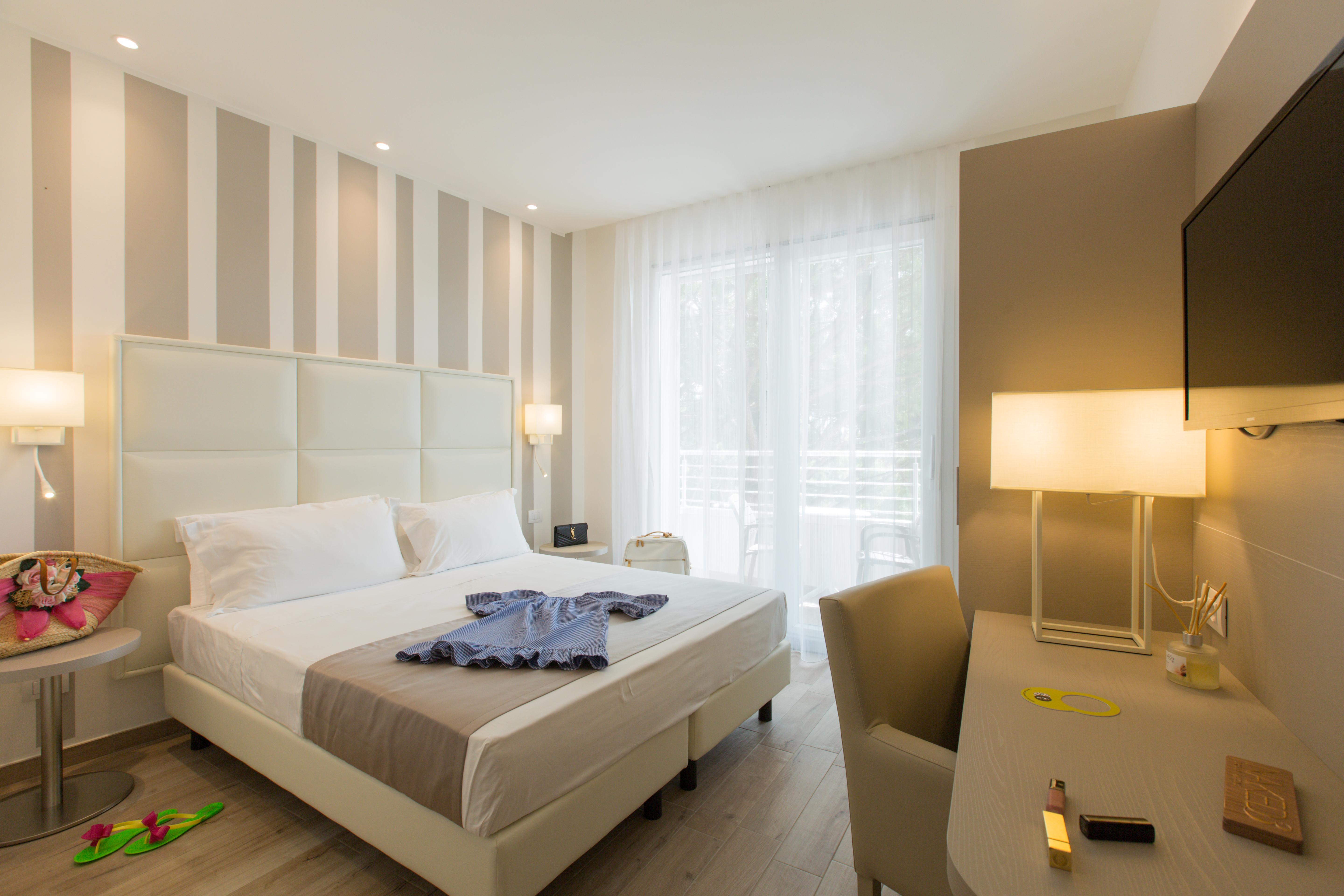 Hotel Luxor Мілано-Маріттіма Екстер'єр фото