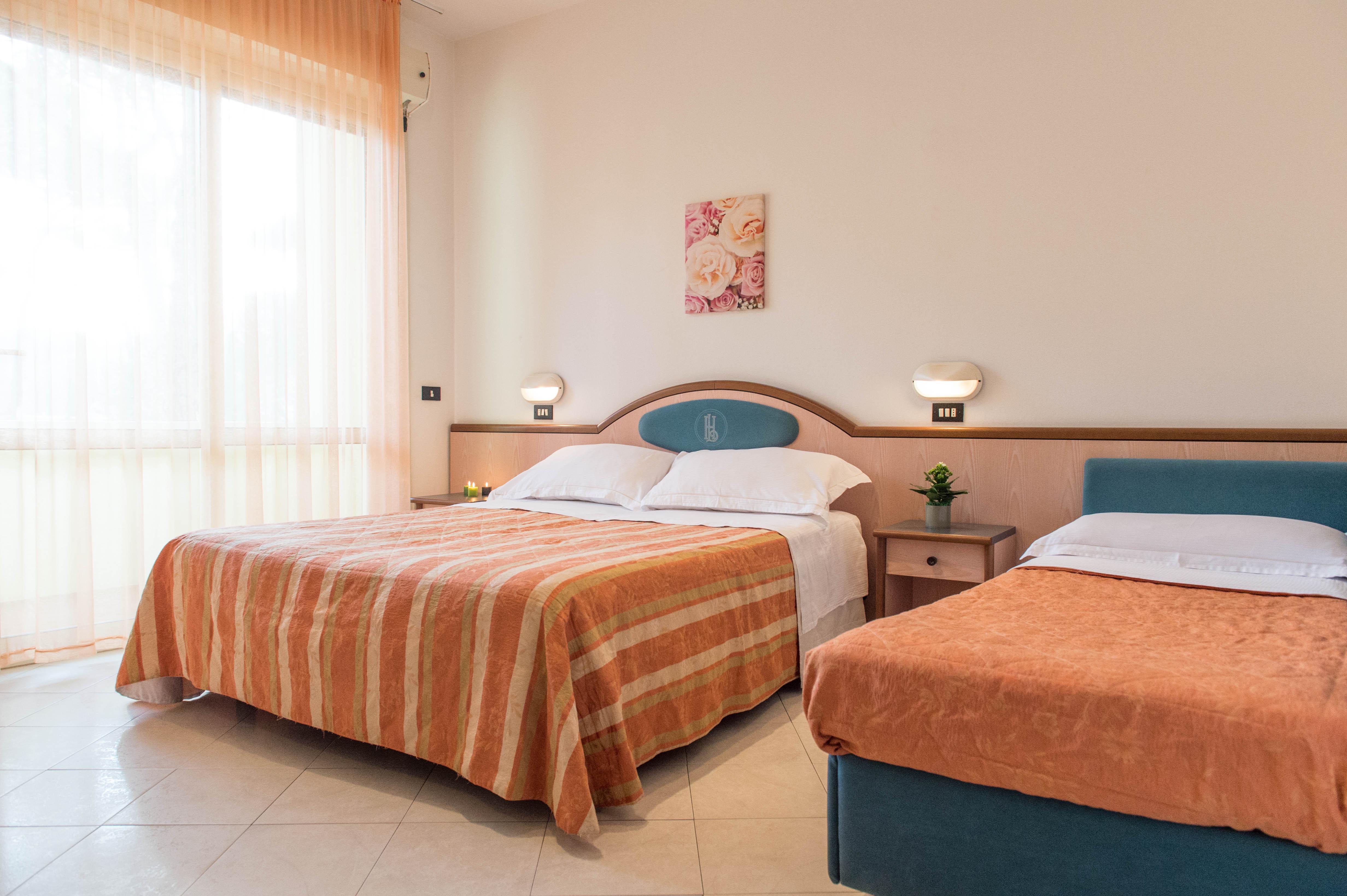 Hotel Luxor Мілано-Маріттіма Екстер'єр фото