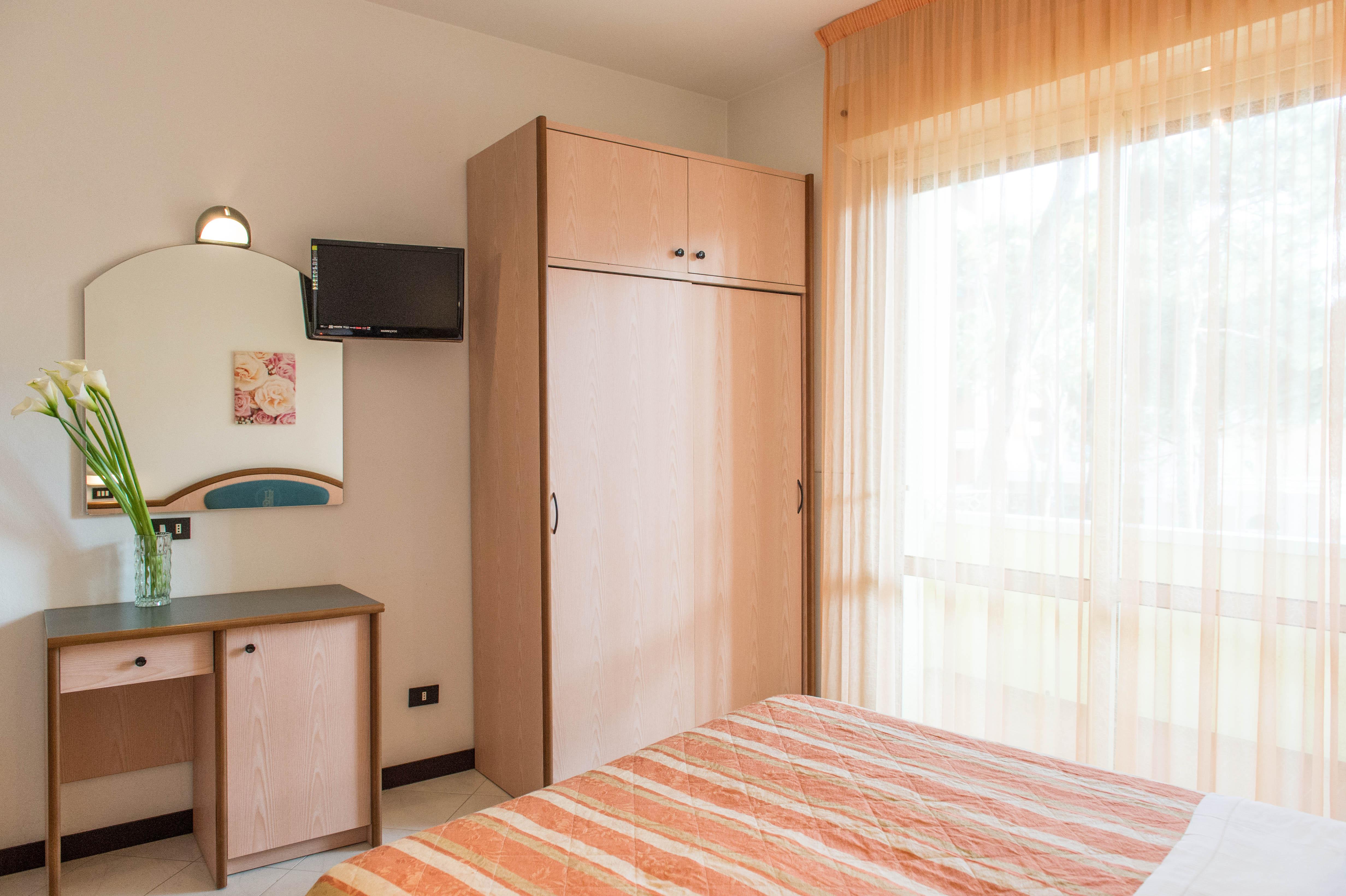 Hotel Luxor Мілано-Маріттіма Екстер'єр фото