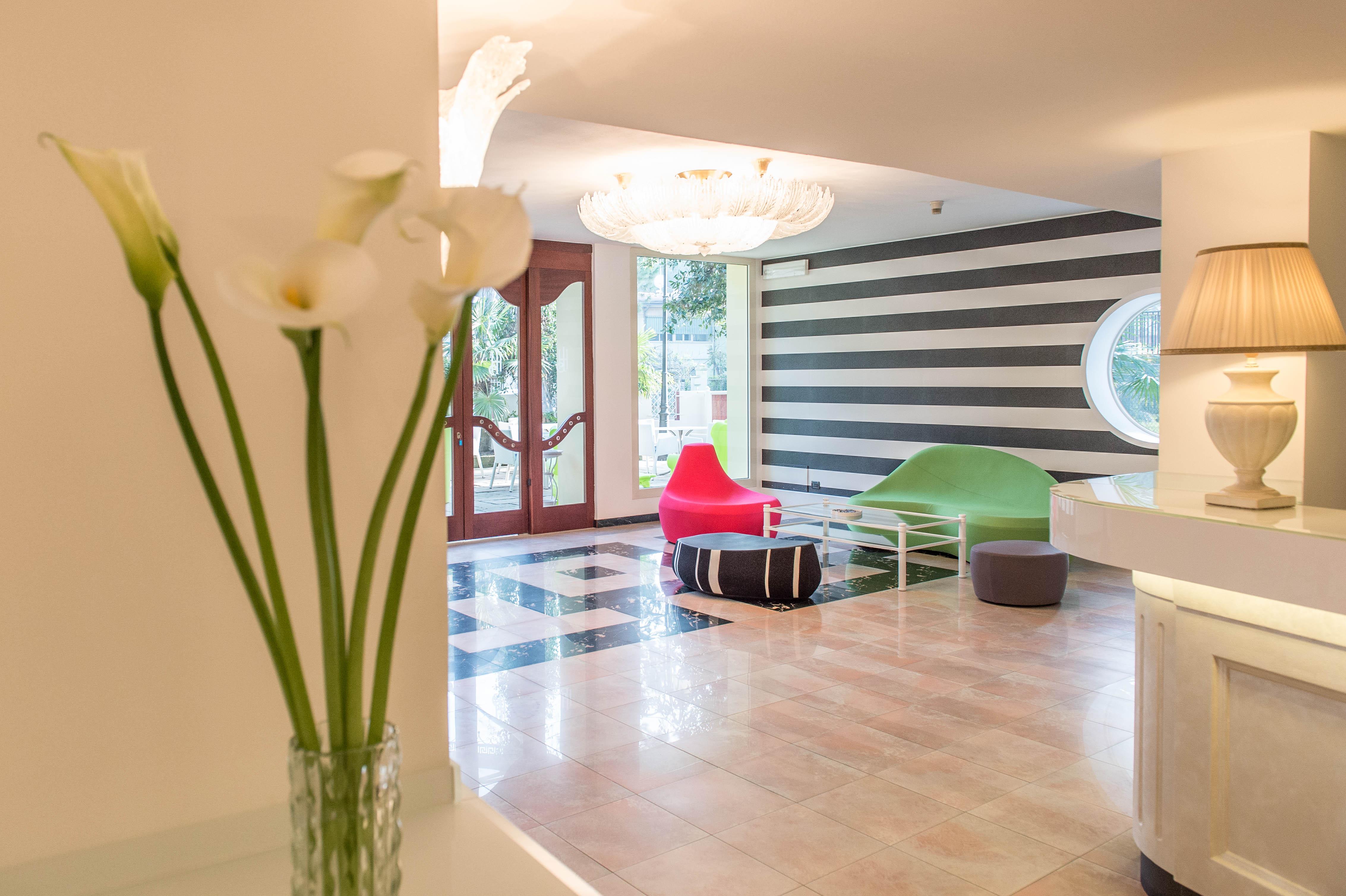 Hotel Luxor Мілано-Маріттіма Екстер'єр фото