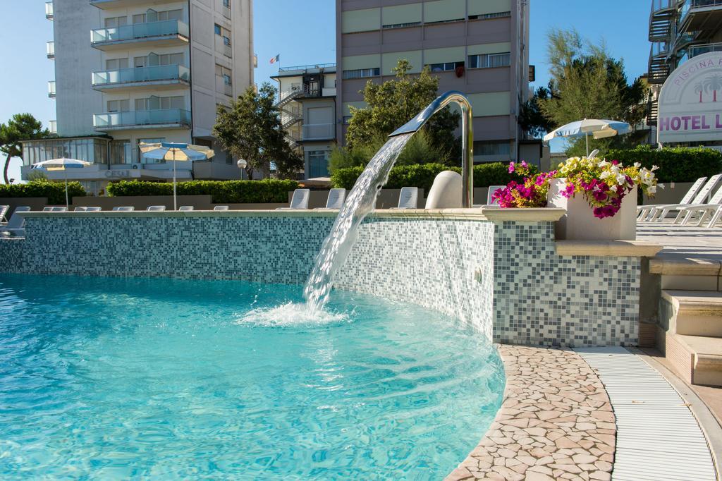 Hotel Luxor Мілано-Маріттіма Екстер'єр фото