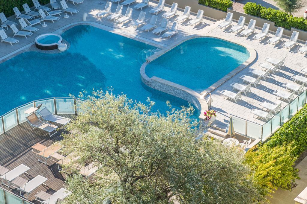 Hotel Luxor Мілано-Маріттіма Екстер'єр фото
