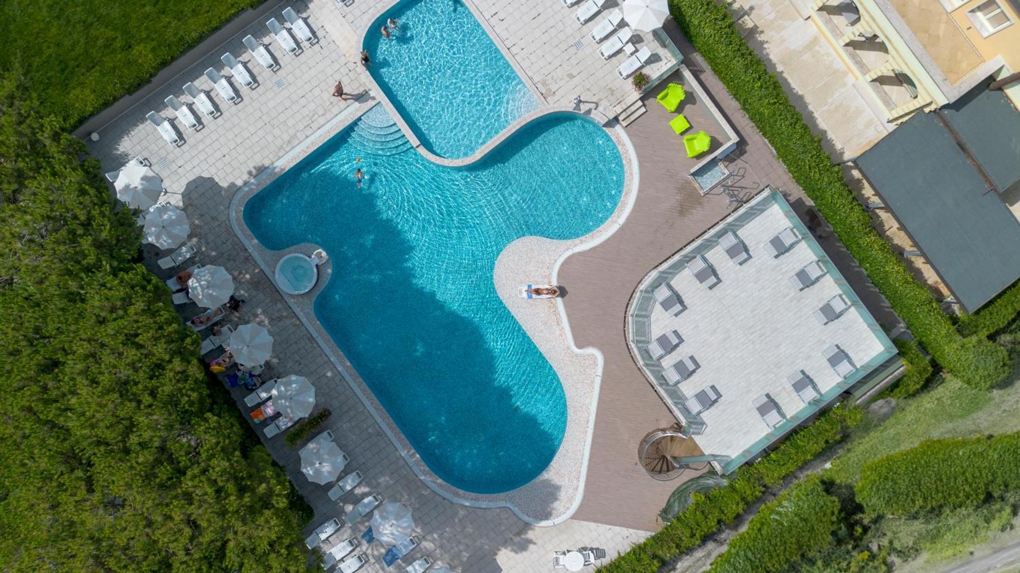 Hotel Luxor Мілано-Маріттіма Екстер'єр фото
