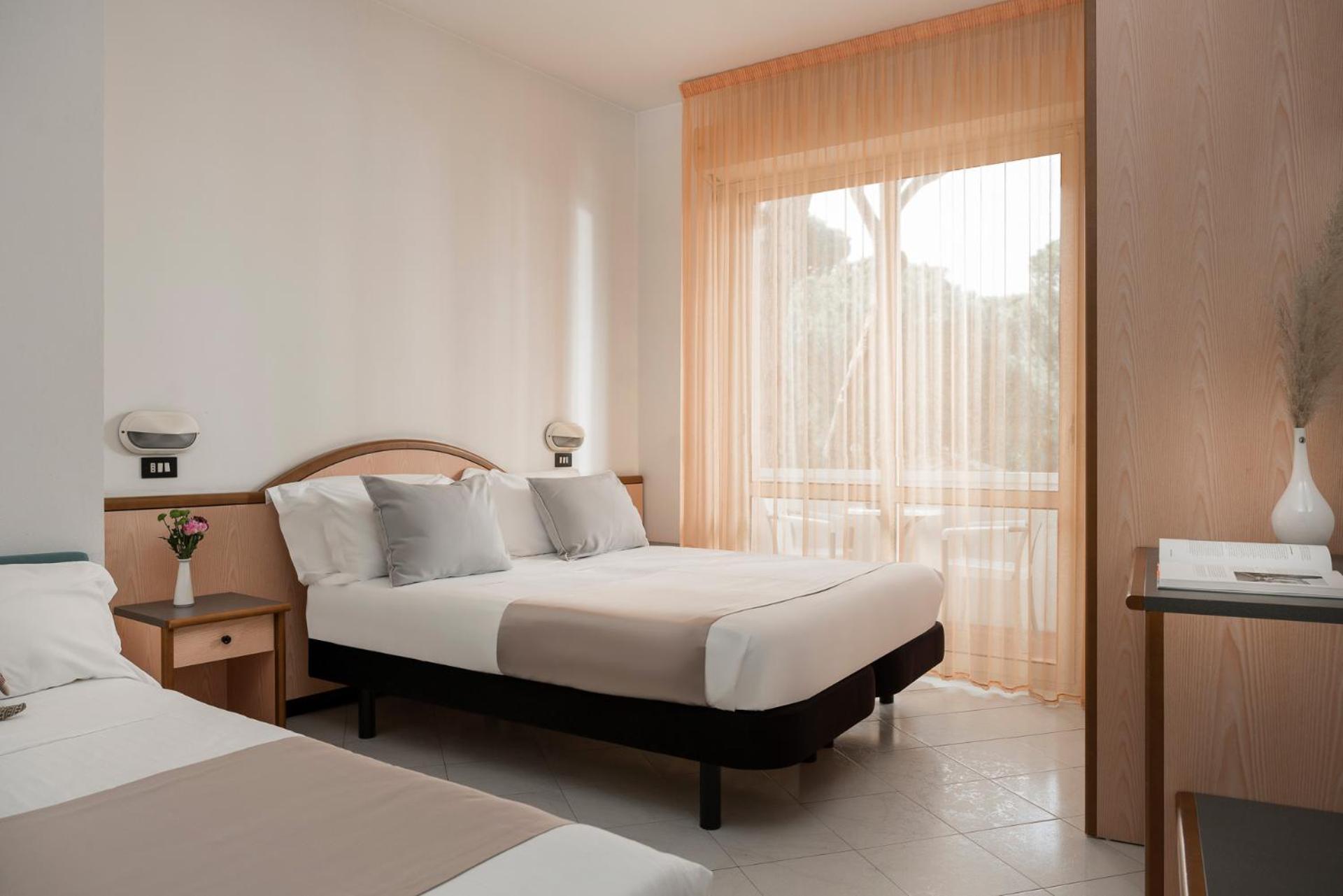 Hotel Luxor Мілано-Маріттіма Екстер'єр фото